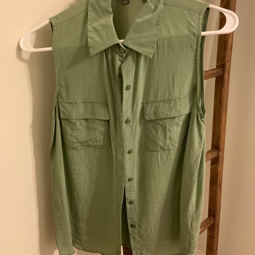 Tinley Road Army green tank